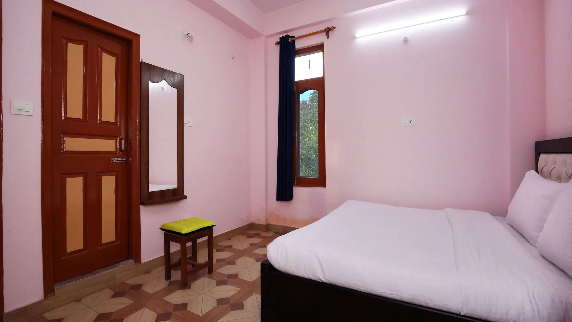 Oyo Home 9703 Serene View 2Bhk Jhanjeri Shimla